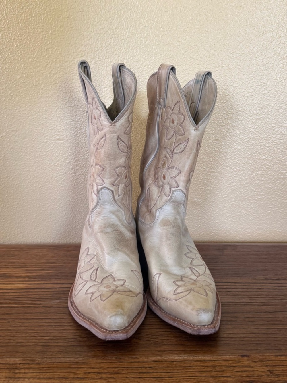 Women’s Cream Leather Floral Western Justin Boots - Size 8B - Picture 2 of 6